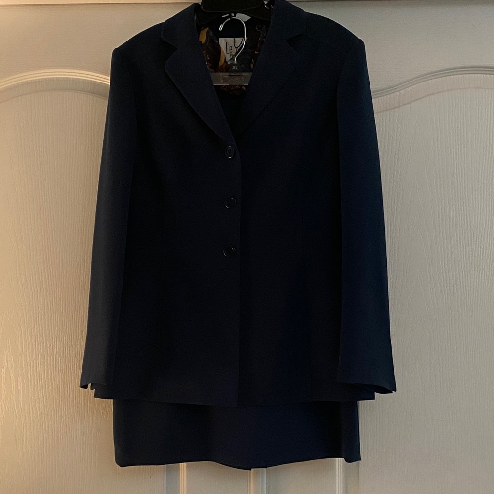 Le Suit Dark Blue Women's suit with blazer, skirt and scarf